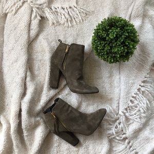 Steve Madden | Jannyce Suede Zip Booties | Sz: 6.5